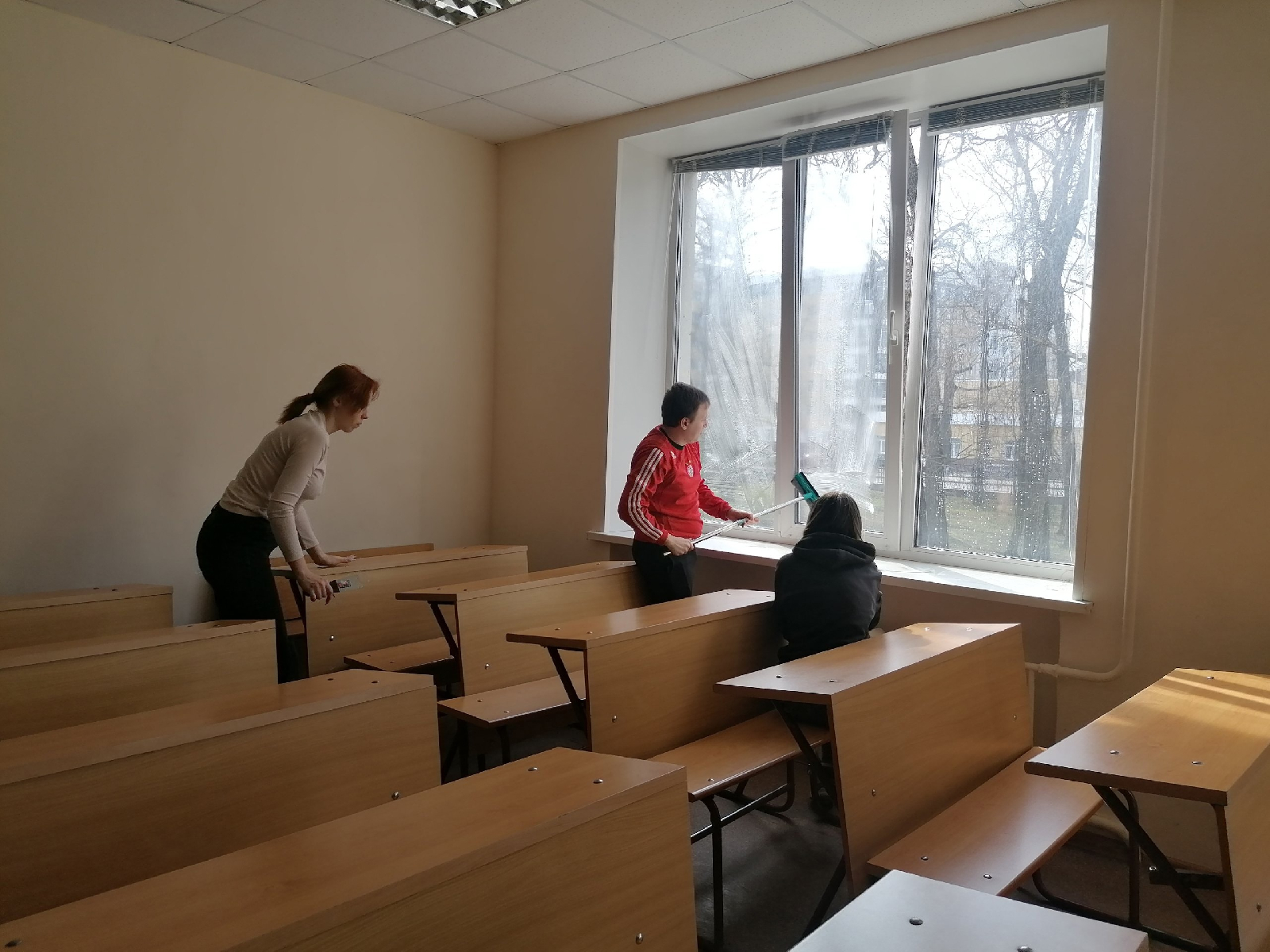 12 апреля студенты группы 24ИПО1 (куратор - к.и.н., доцент кафедры ВИиО Семина Наталья Викторовна) приняли участие во Всероссийском субботнике